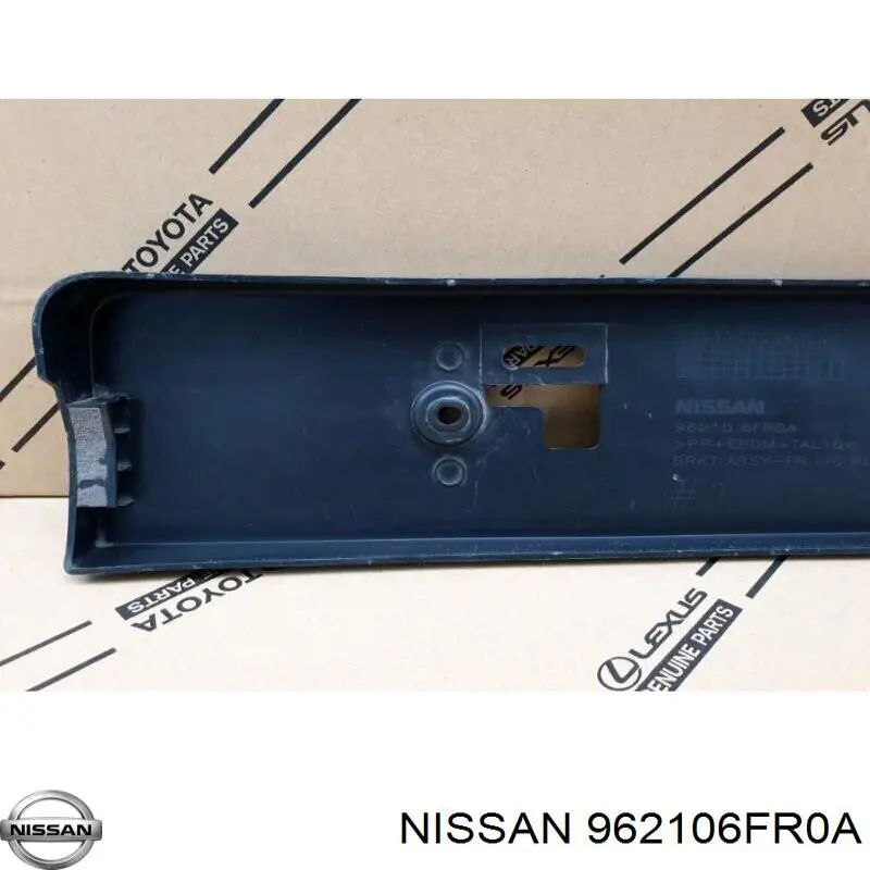 Soporte de matrícula delantera Nissan/Infiniti 962106FR0A precio, desde 172,77 EUR