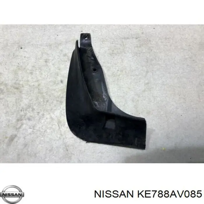 Juego de faldillas delanteras Nissan/Infiniti KE788AV085 precio, desde 52,64 EUR