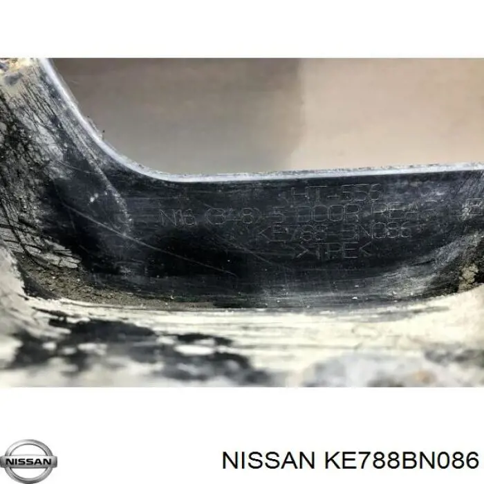 KE788BN086 Nissan faldillas guardabarros traseros