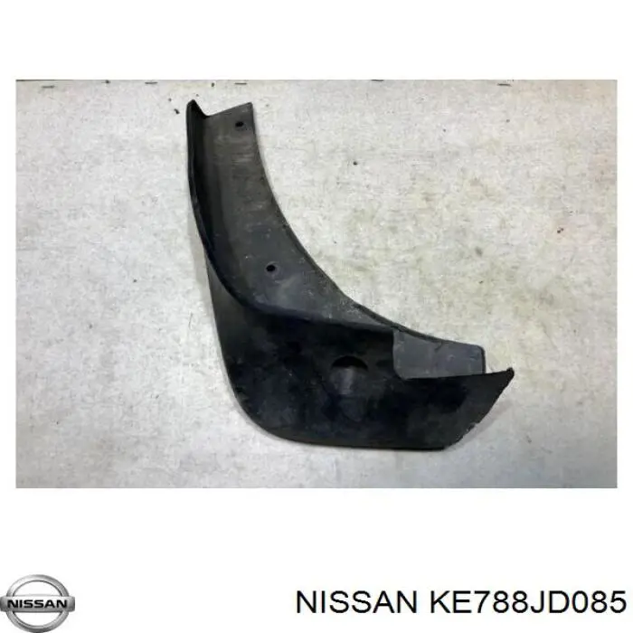 KE788JD085 Nissan juego de faldillas guardabarro delanteros