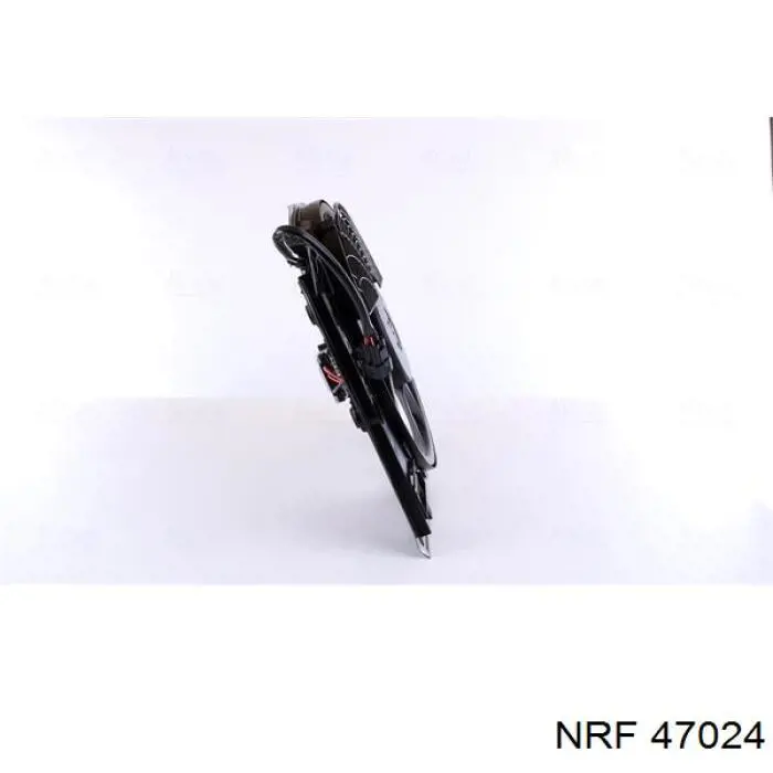 47024 NRF Difusor del radiador del aire acondicionado con ventilador y motor