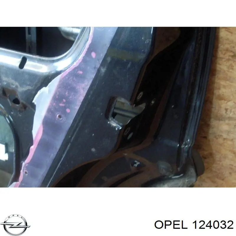 124032 Opel puerta trasera derecha