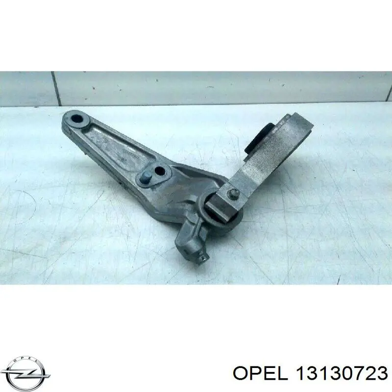 Soporte del soporte trasero del motor 13130723 Opel