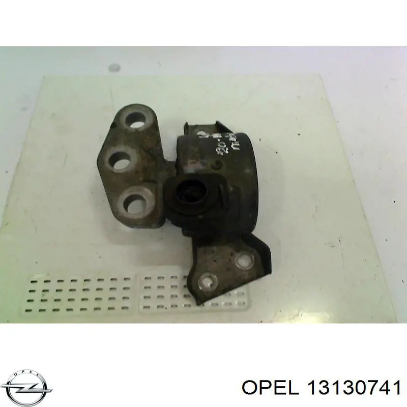 Soporte de motor derecho Opel 13130741