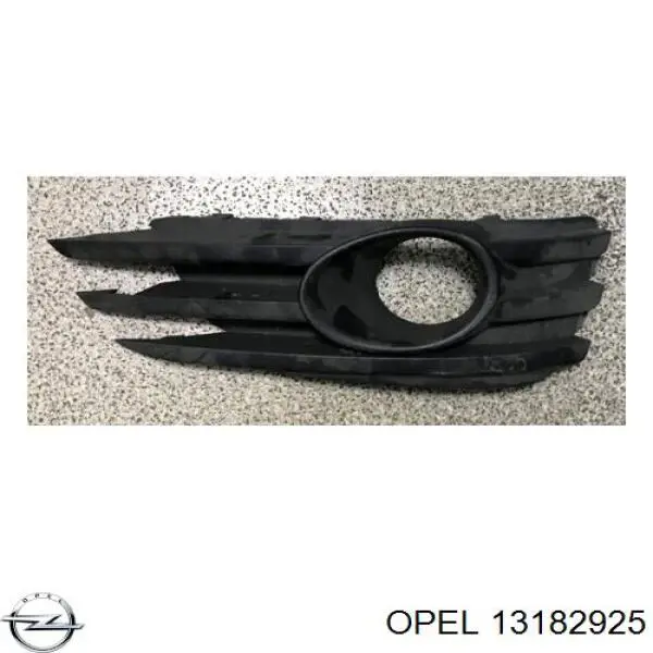 13182925 Opel rejilla de antinieblas delantera derecha
