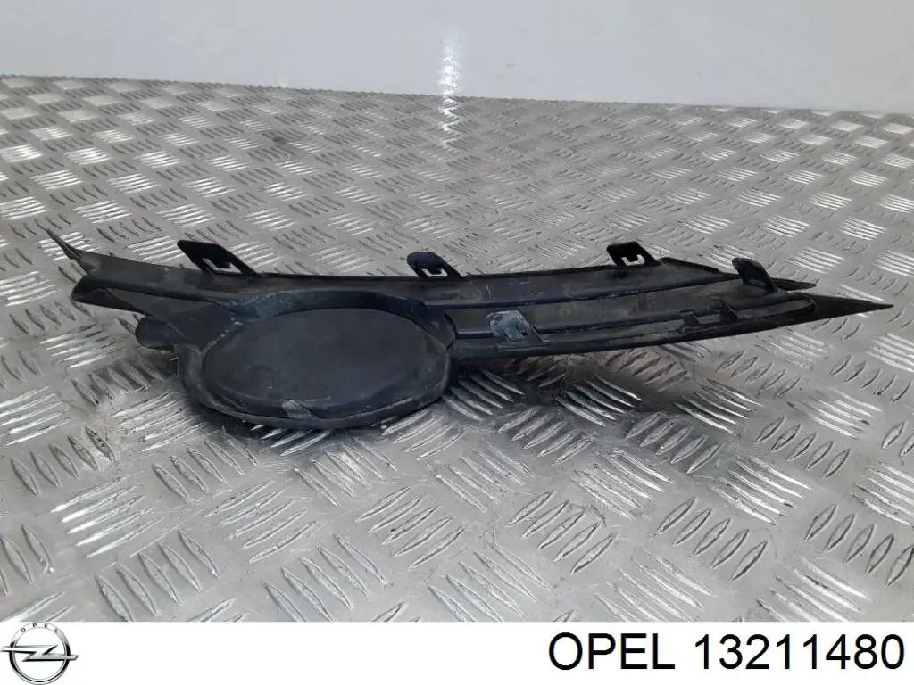 13211480 Opel rejilla del parachoques delantera izquierda