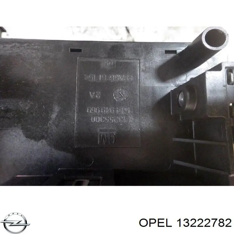 Caja de fusibles 13222782 Opel