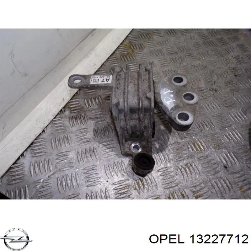 Soporte de motor derecho Opel 13227712