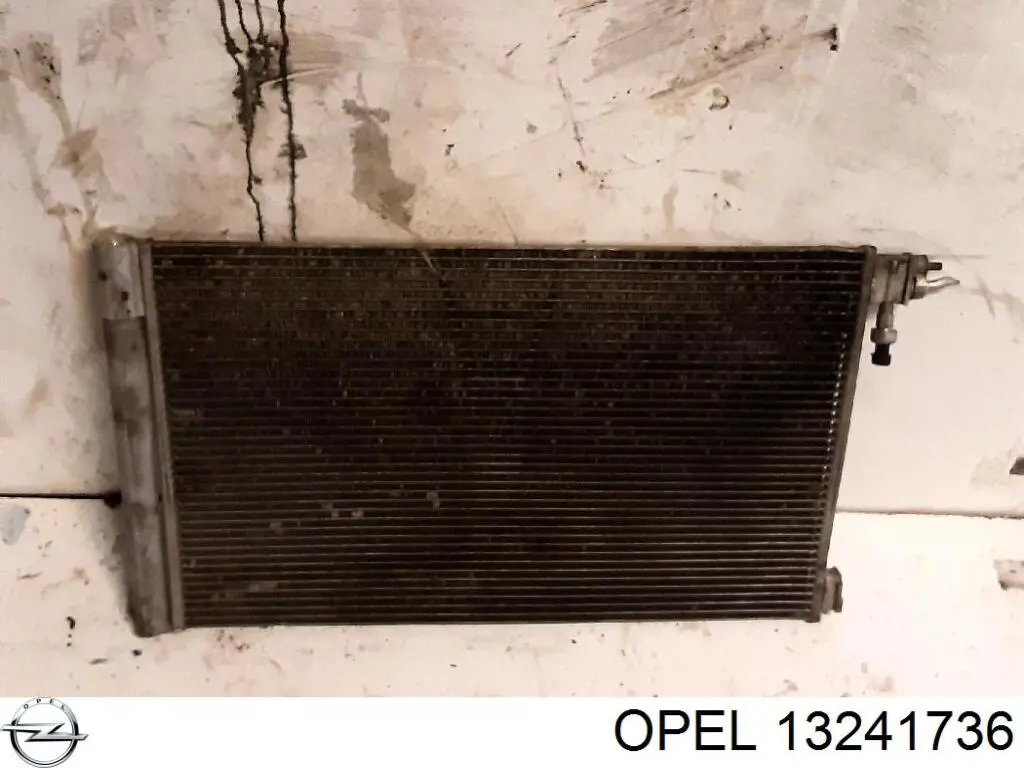 13241736 Opel soporte de montaje de el radiador aire acondicionado