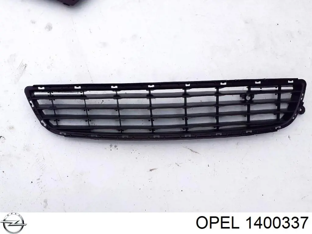 1400337 Opel rejilla de ventilación, parachoques trasero, central