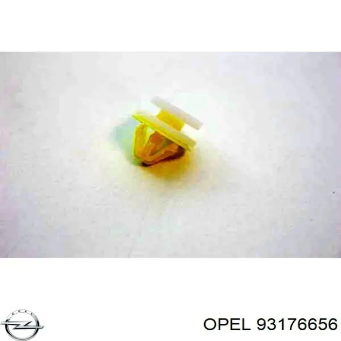 Comprar 7399800QAB Renault (RVI) Clip de fijación de revestimiento de puerta