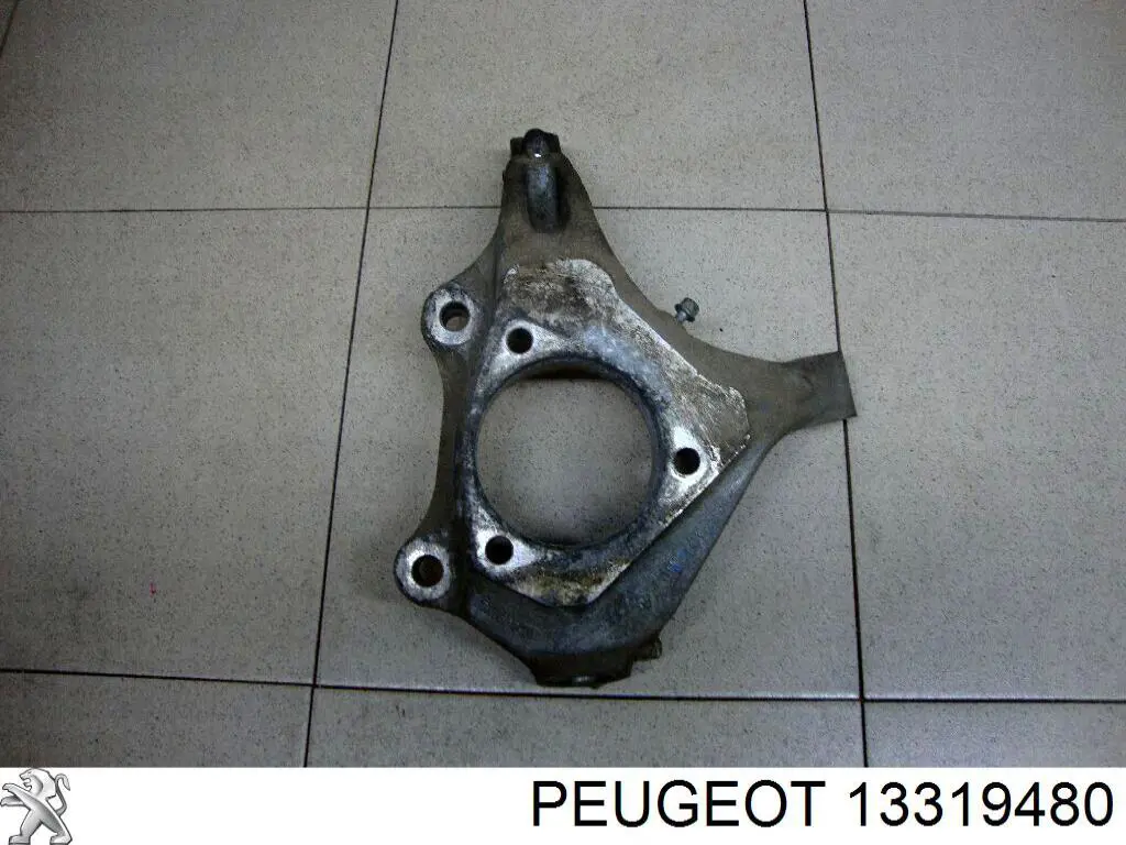 13319480 Peugeot/Citroen muñón del eje, suspensión de rueda, delantero izquierdo