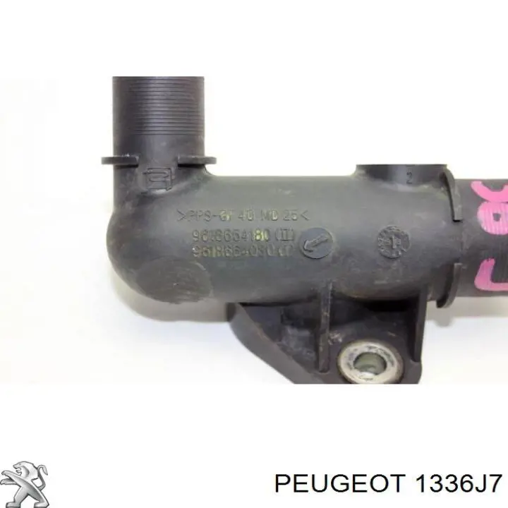 1336J7 Peugeot/Citroen brida del sistema de refrigeración (triple)