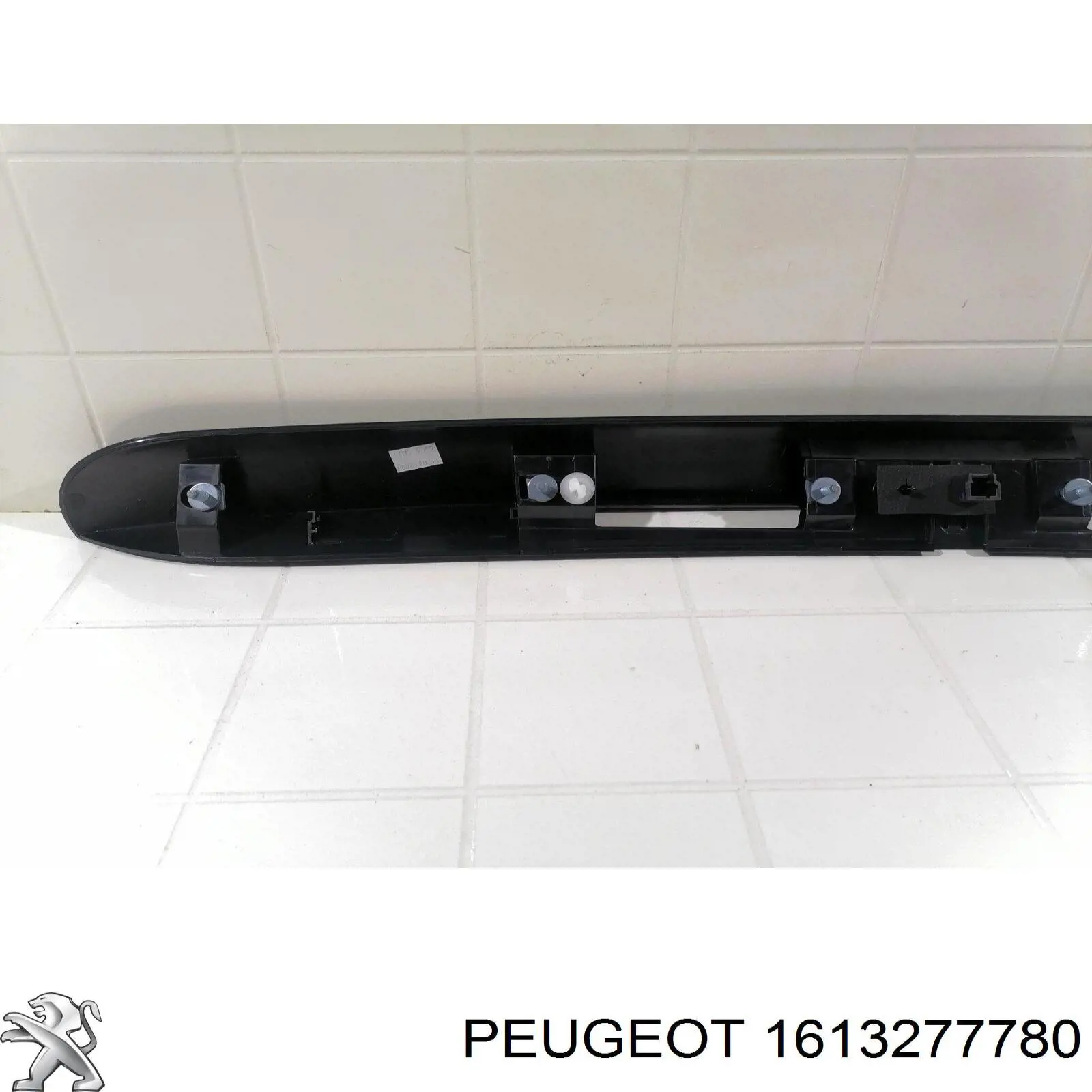 1613277780 Peugeot/Citroen Moldura de puerta del maletero (puerta trasera 3/5)