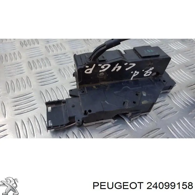 Cerradura de la puerta trasera derecha 24099158 Peugeot/Citroen