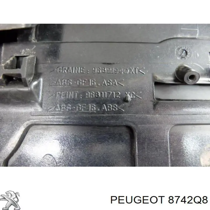 8742Q8 Peugeot/Citroen alerón