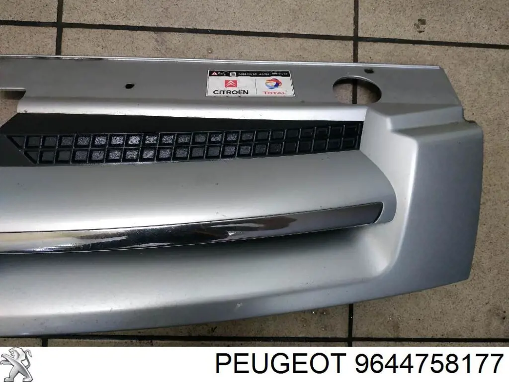 Rejilla delantera Peugeot/Citroen 9644758177 precio, desde 53,72 EUR