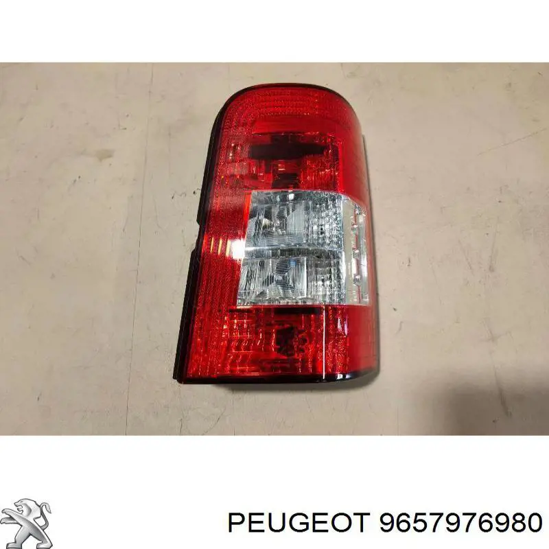 9657976980 Peugeot/Citroen piloto posterior derecho