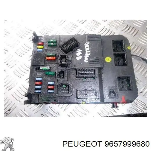 9657999680 Peugeot/Citroen Caja de relés y fusibles