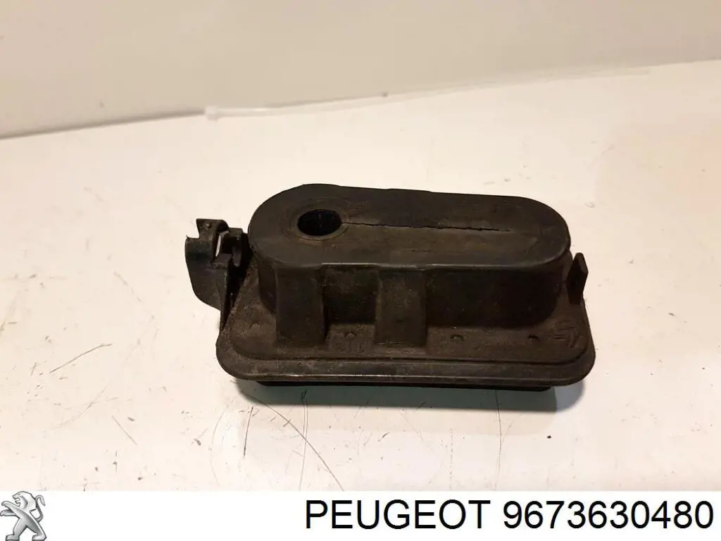 Almohadilla inferior del radiador 9673630480 Peugeot/Citroen