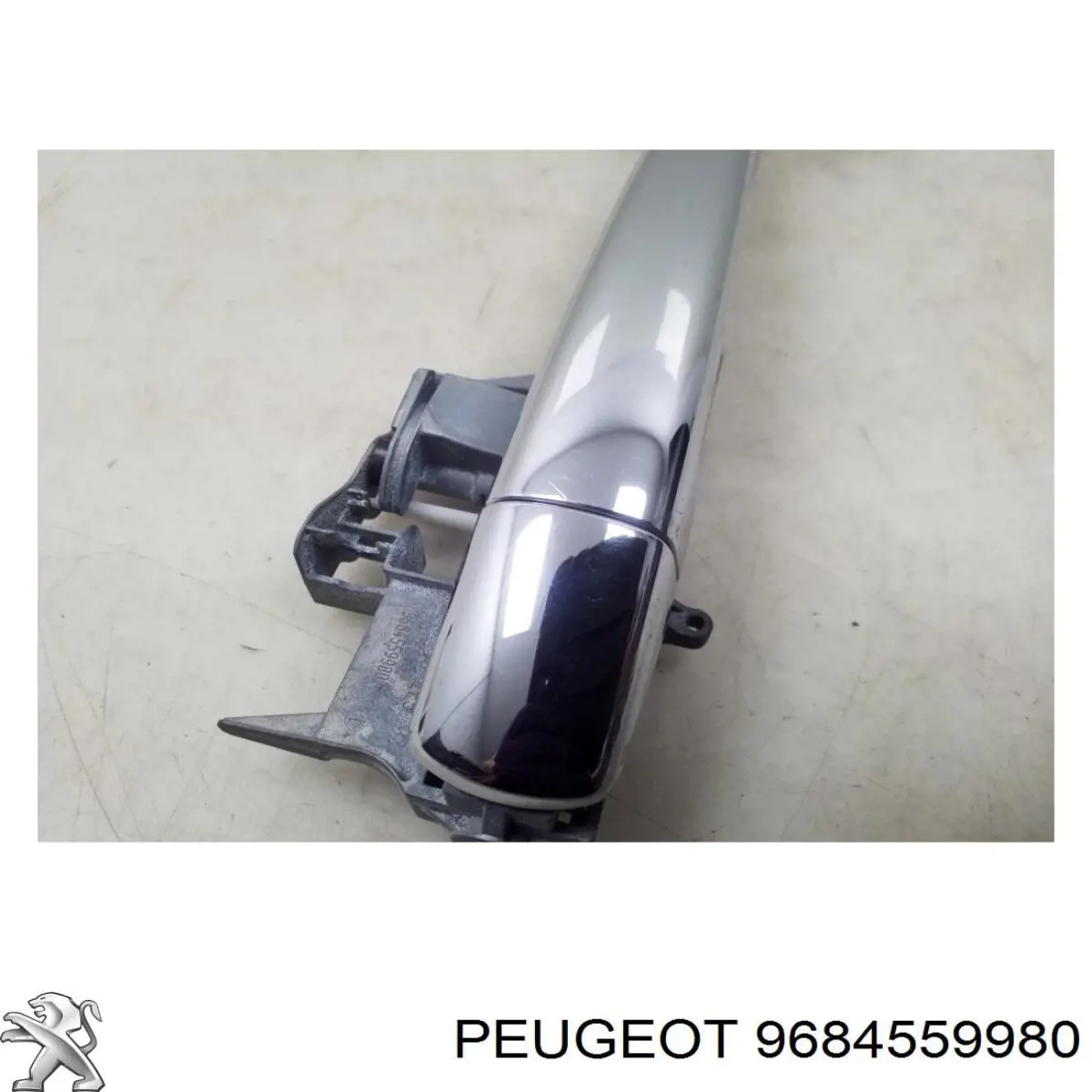 Soporte de manija exterior de puerta derecha 9684559980 Peugeot/Citroen