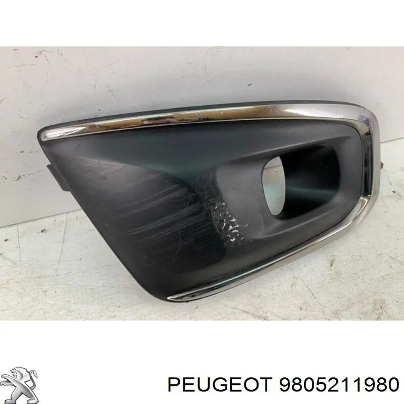 Tapa de rejilla de faro antiniebla delantero derecho 9805211980 Peugeot/Citroen