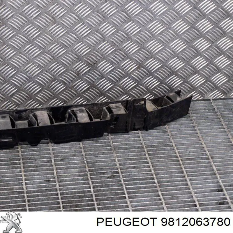 Refuerzo parachoque delantero 9812063780 Peugeot/Citroen