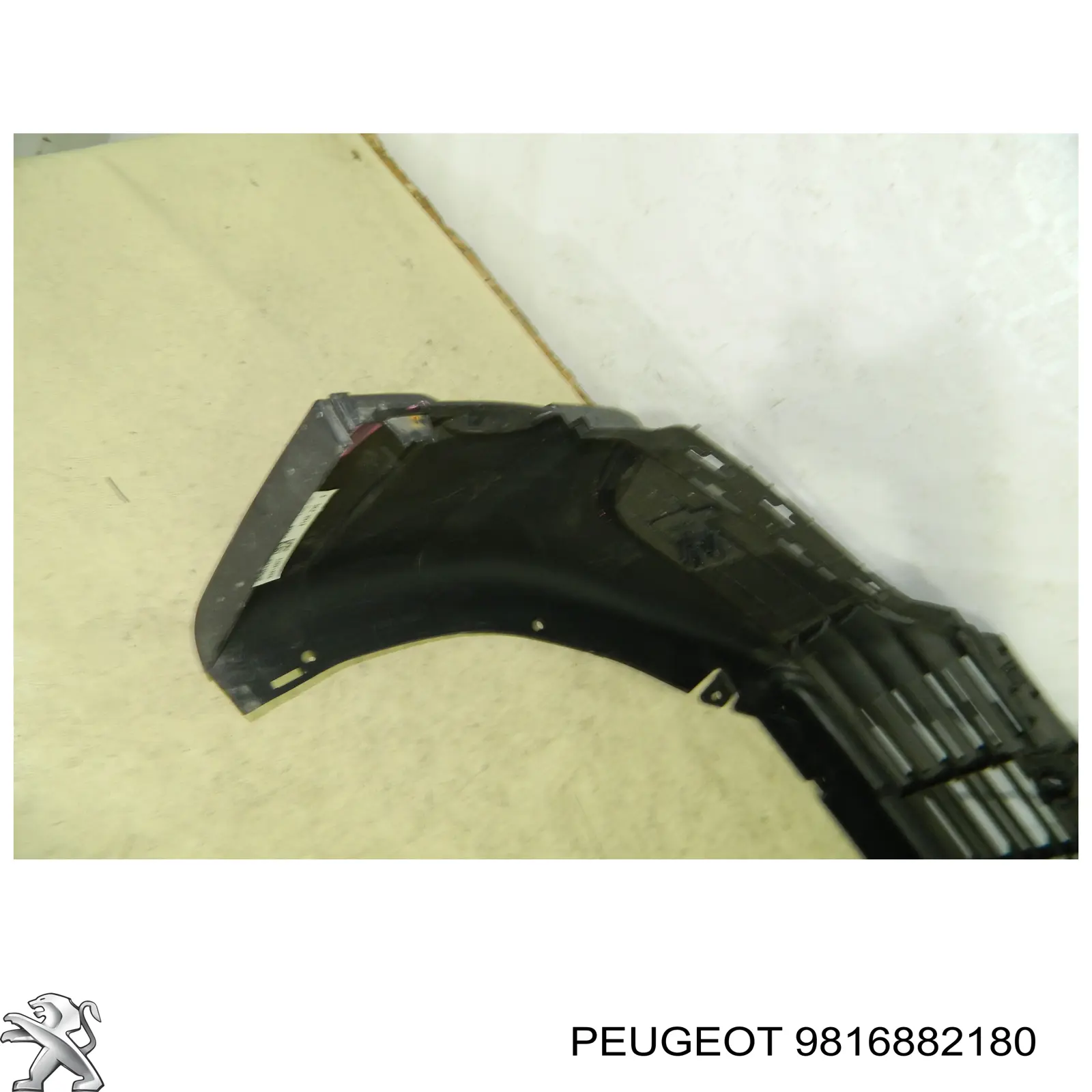 Parachoques delantero, parte inferior 9816882180 Peugeot/Citroen