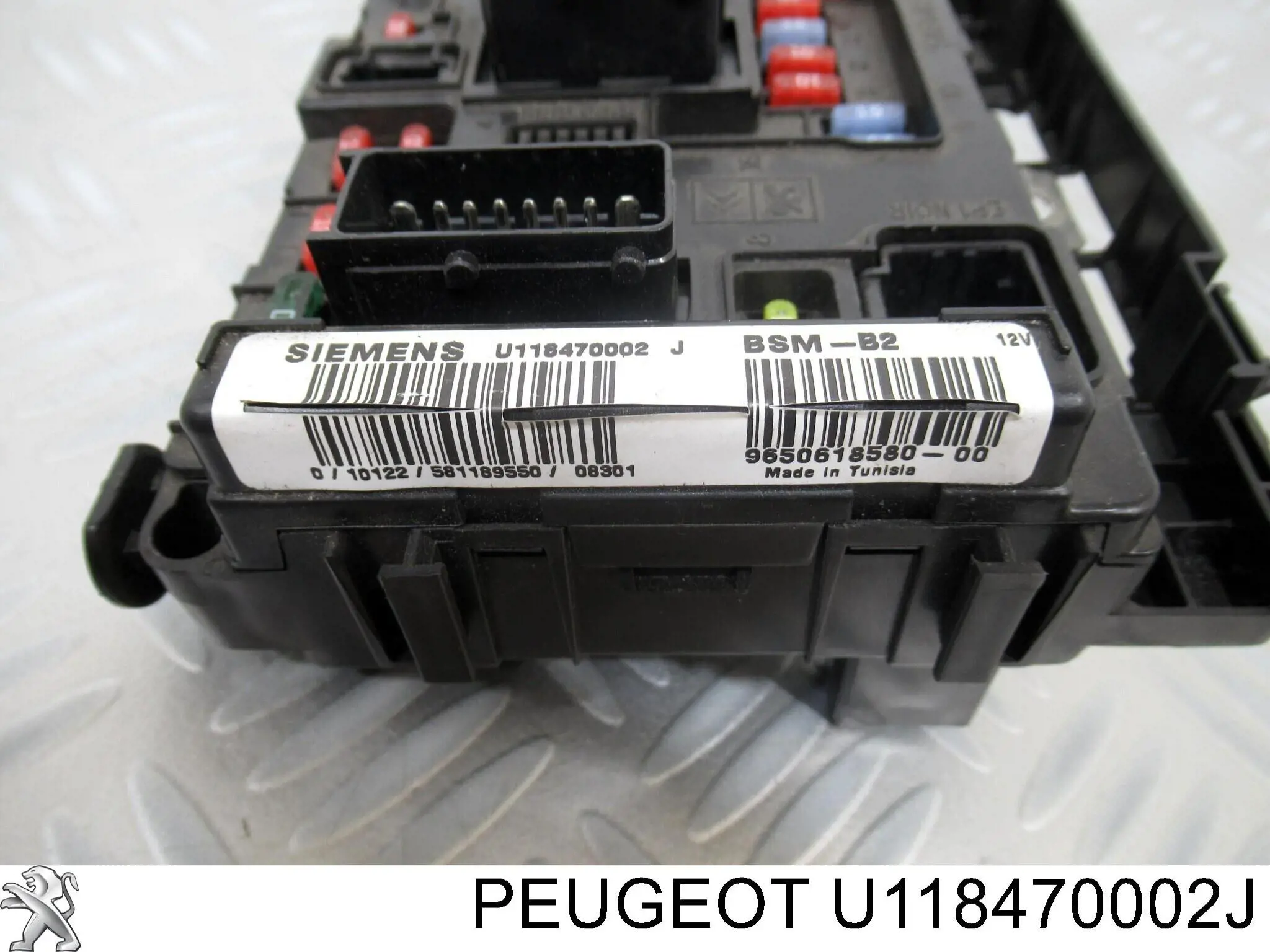 U118470002J Peugeot/Citroen caja de fusibles