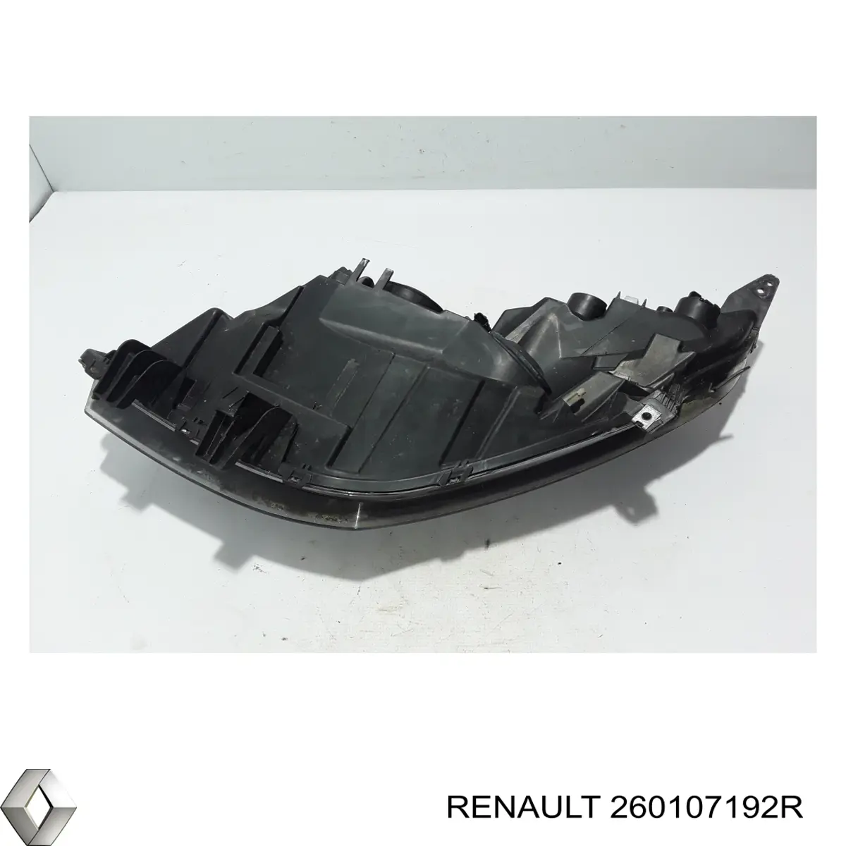 260107192R Renault (RVI) faro derecho
