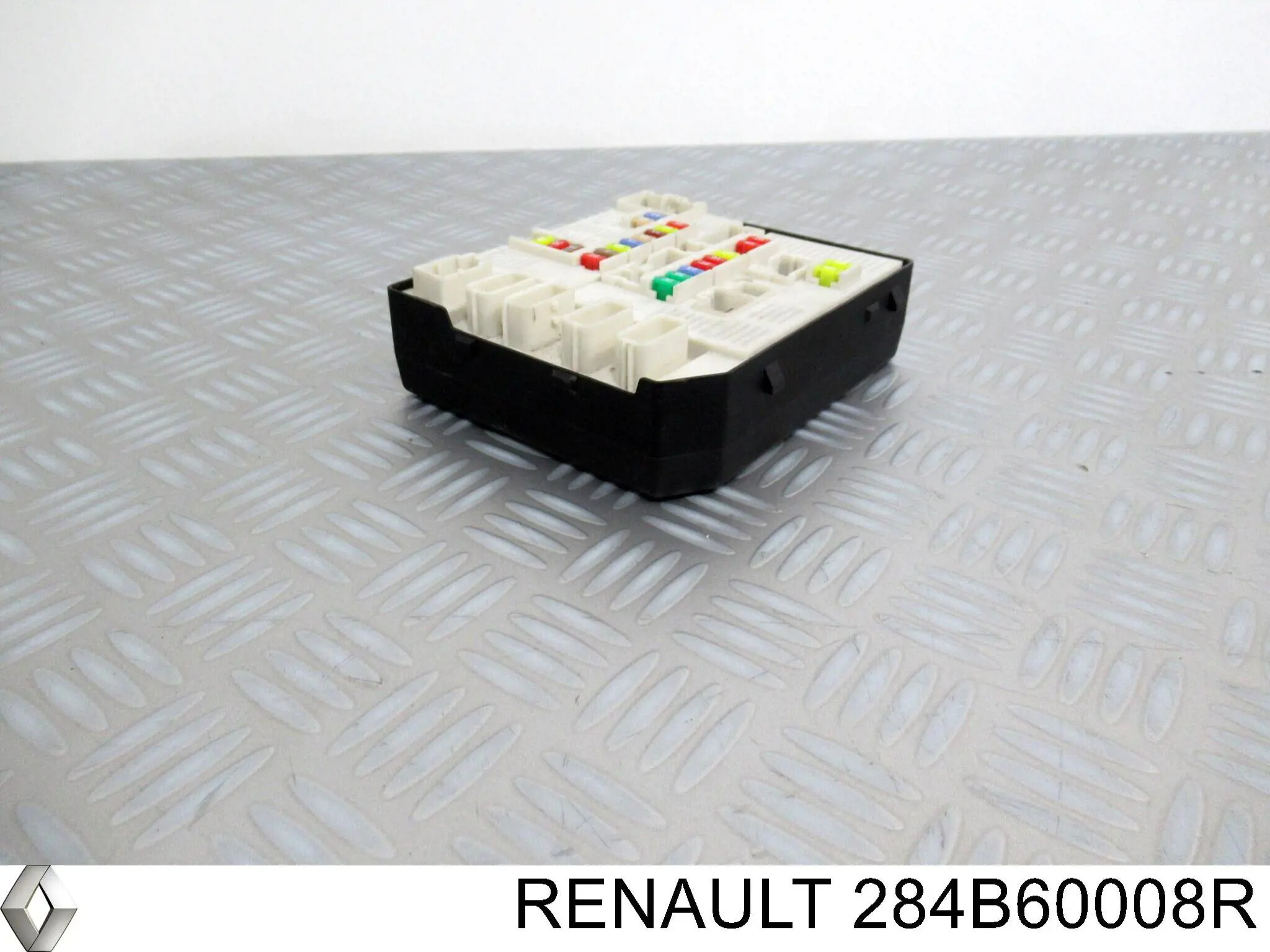 284B60008R Renault (RVI) Caja de relés y fusibles