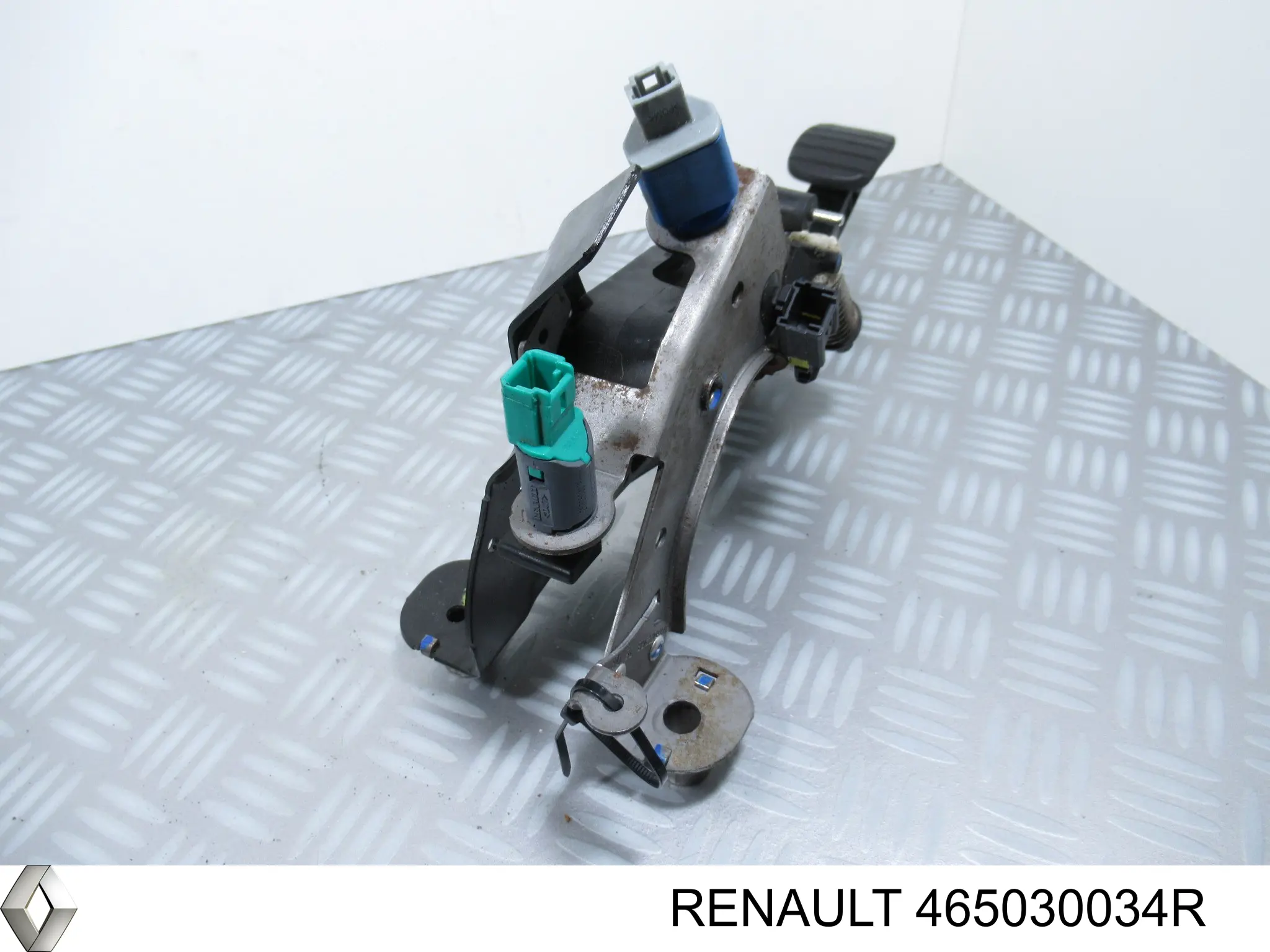 465030034R Renault (RVI) Pedal del embrague