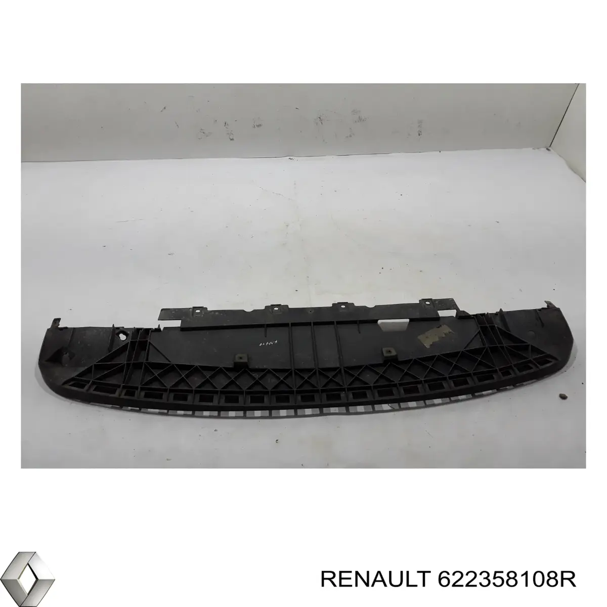 622358108R Renault (RVI) cubierta, parachoques delantero