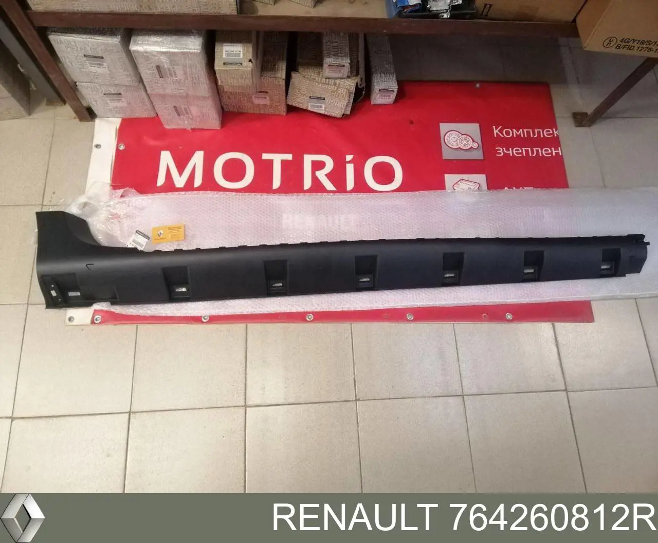 764260812R Renault (RVI) listón de acceso exterior derecho