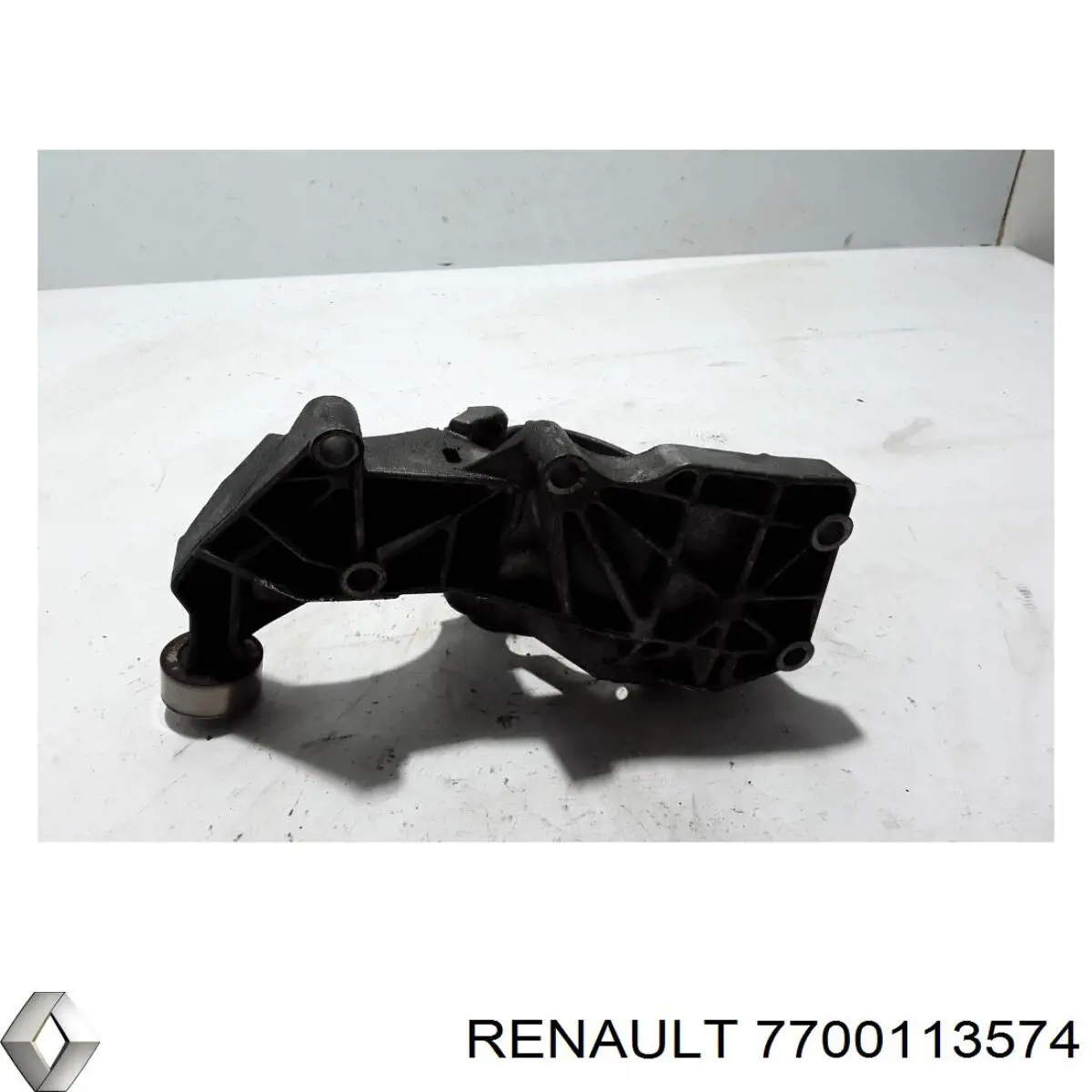 Soporte del alternador 7700113574 Renault (RVI)