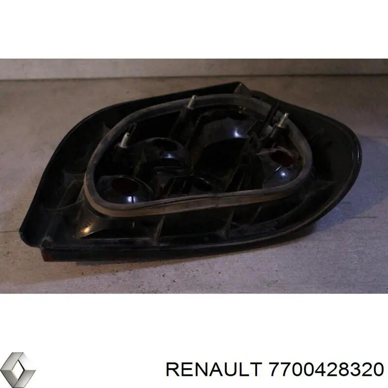 Piloto trasero izquierdo Renault (RVI) 7700428320 precio, desde 34,85 EUR