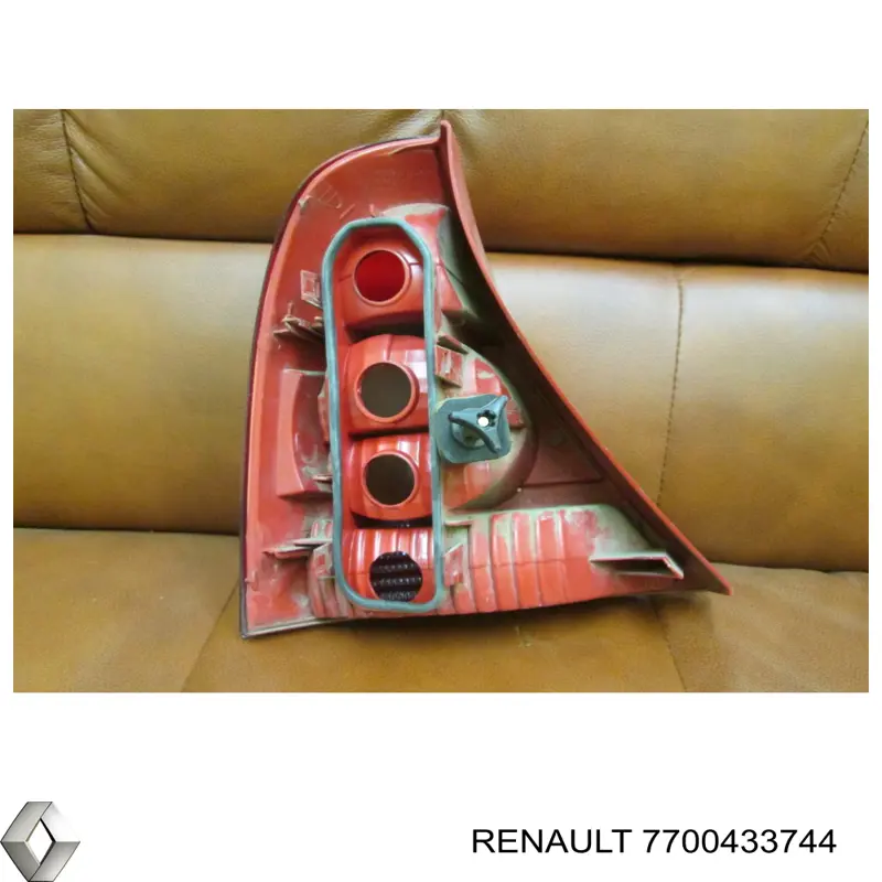 7700433744 Renault (RVI) piloto posterior derecho