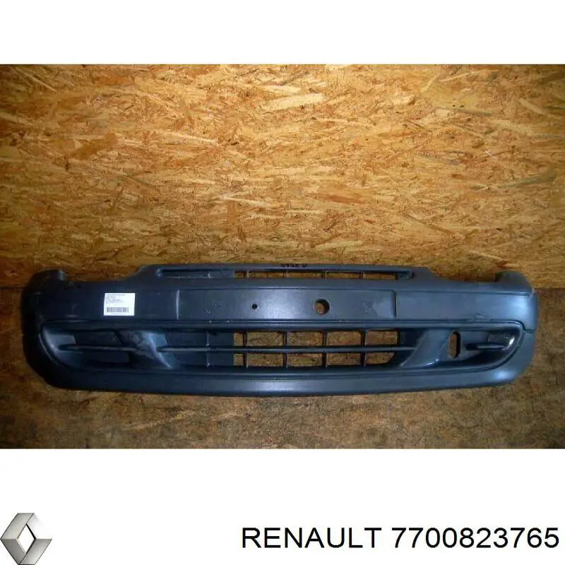 7700823765 Renault (RVI) paragolpes delantero