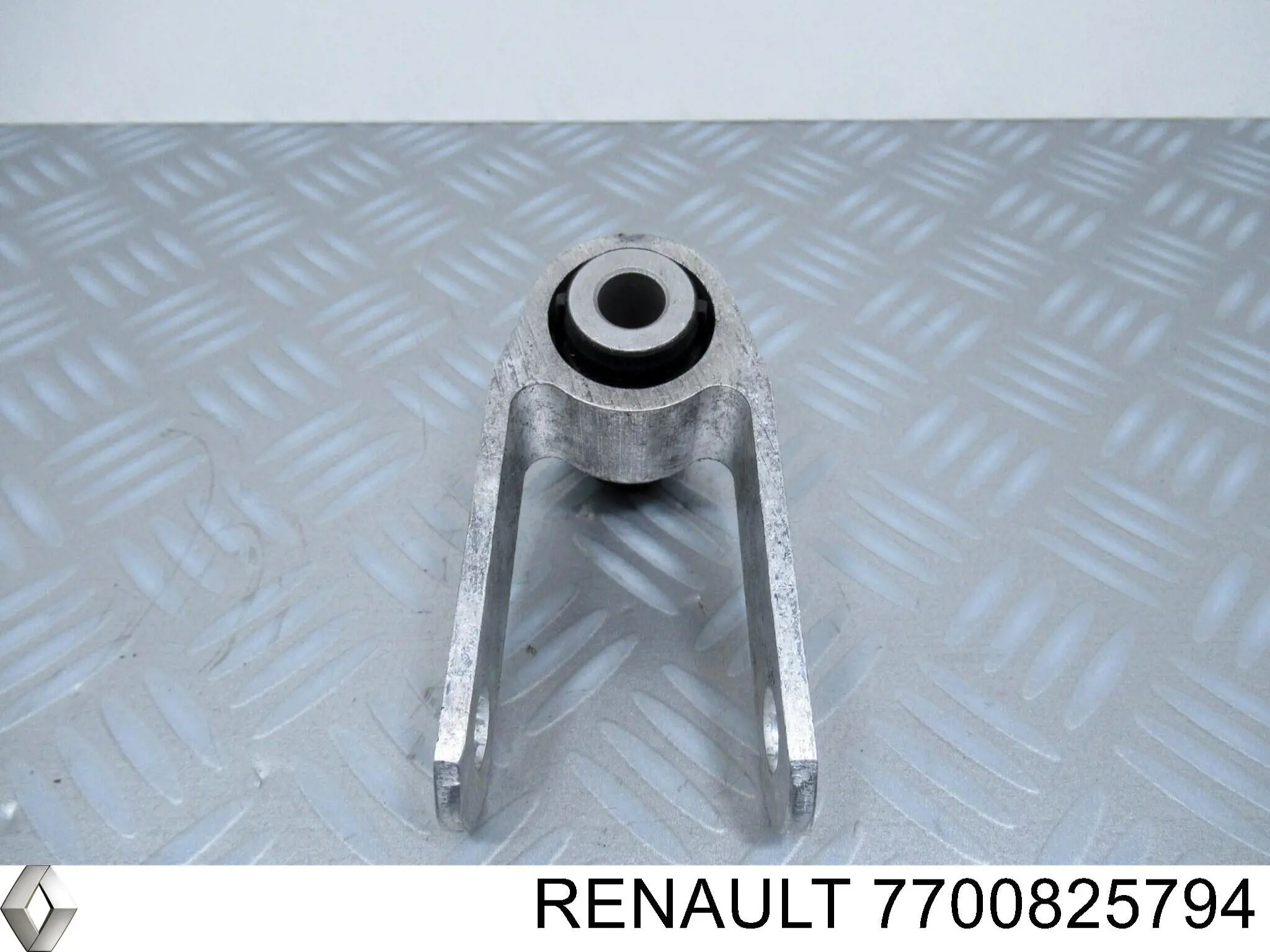 7700825794 Renault (RVI) soporte para taco de motor trasero