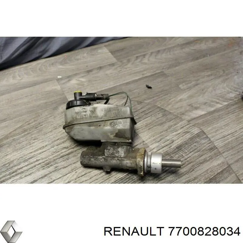 Comprar 7700828034 Renault (RVI) Depósito de líquido de frenos, cilindro de freno principal 