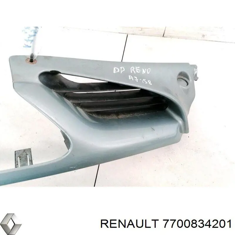 Rejilla derecha del radiador 7700834201 Renault (RVI)