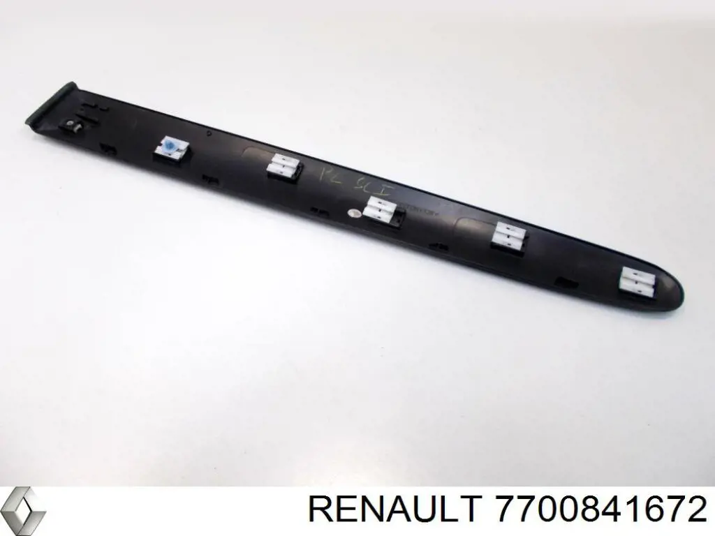 7700841672 Renault (RVI) moldura de la puerta trasera derecha