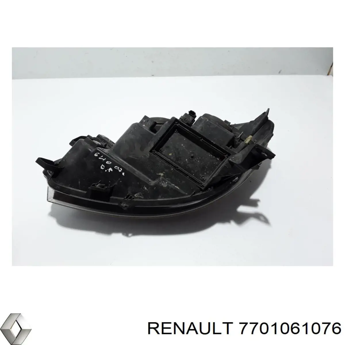 7701061076 Renault (RVI) Luz derecha