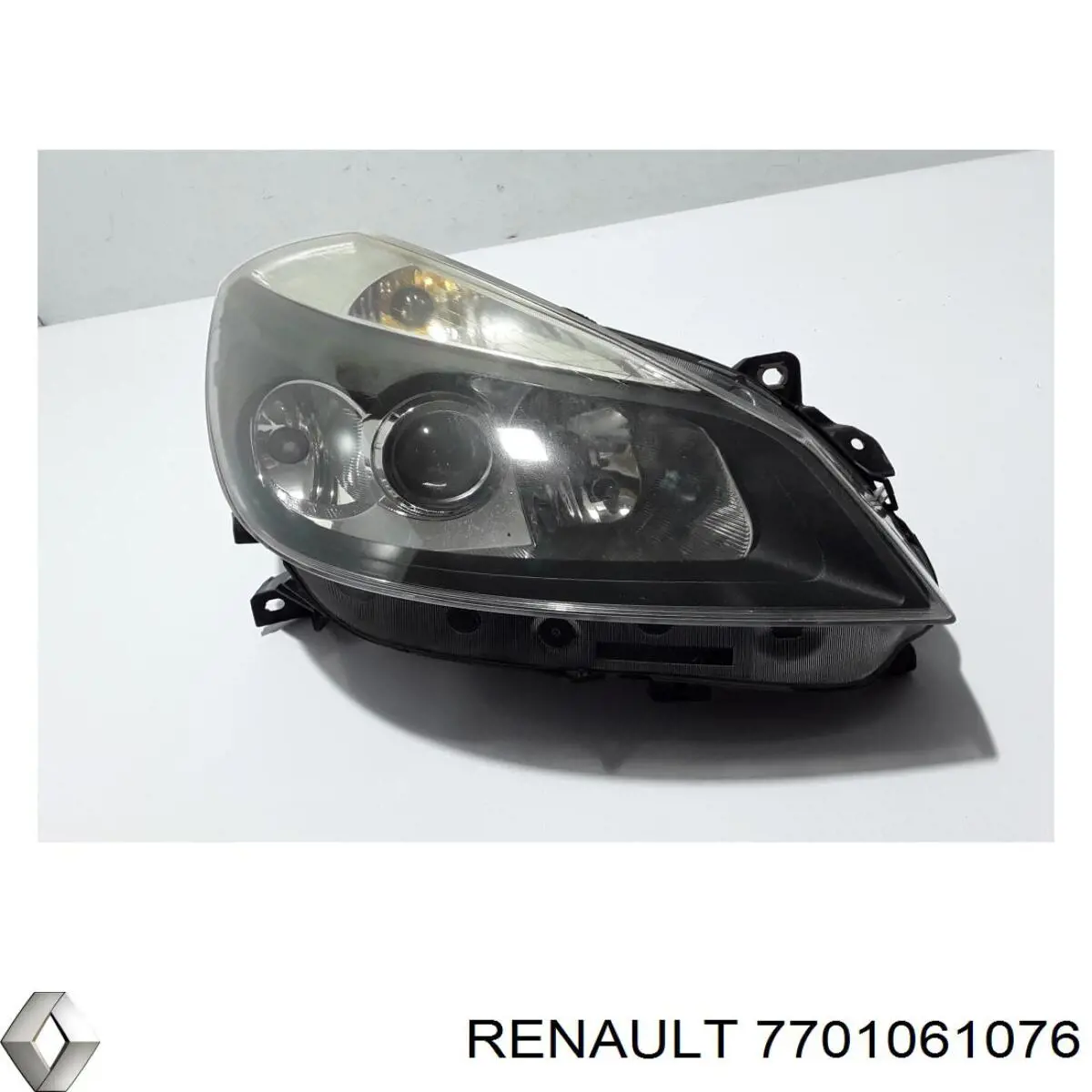 7701061076 Renault (RVI) faro derecho