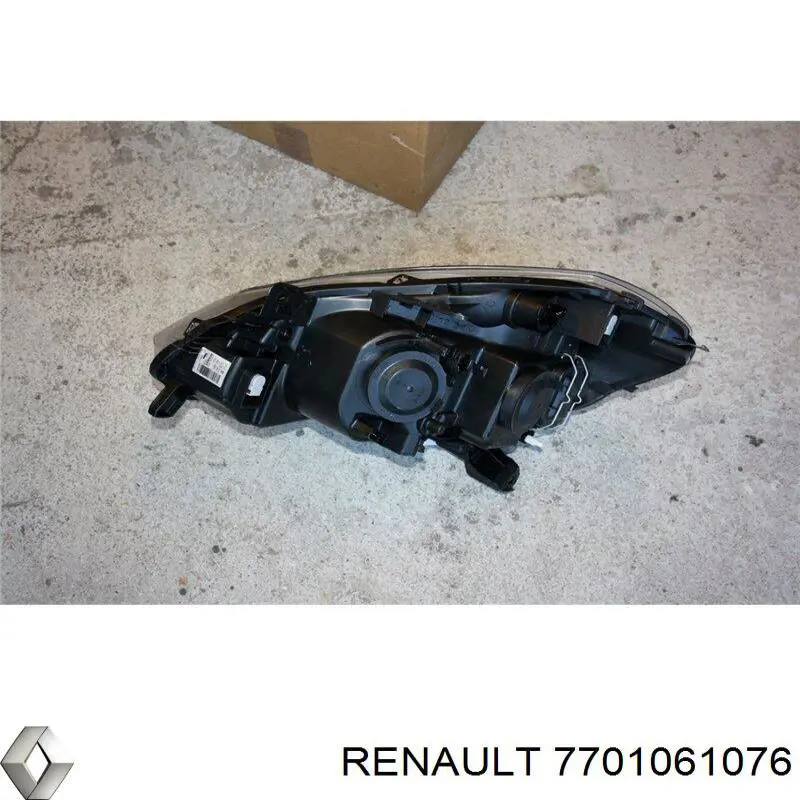 Comprar 7701061076 Renault (RVI) Faro derecho