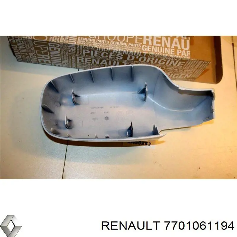 7701061194 Renault (RVI) cubierta de espejo retrovisor izquierdo