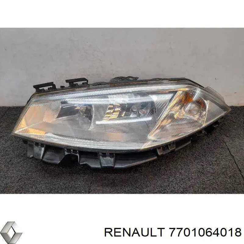 Faro izquierdo 7701064018 Renault (RVI)