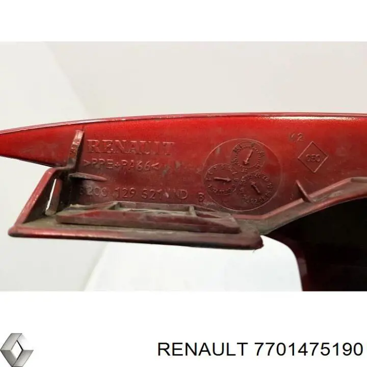 7701472443 Renault (RVI) guardabarros delantero derecho