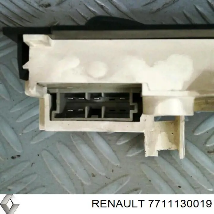 Elemento de control aire acondicionado Renault (RVI) 7711130019