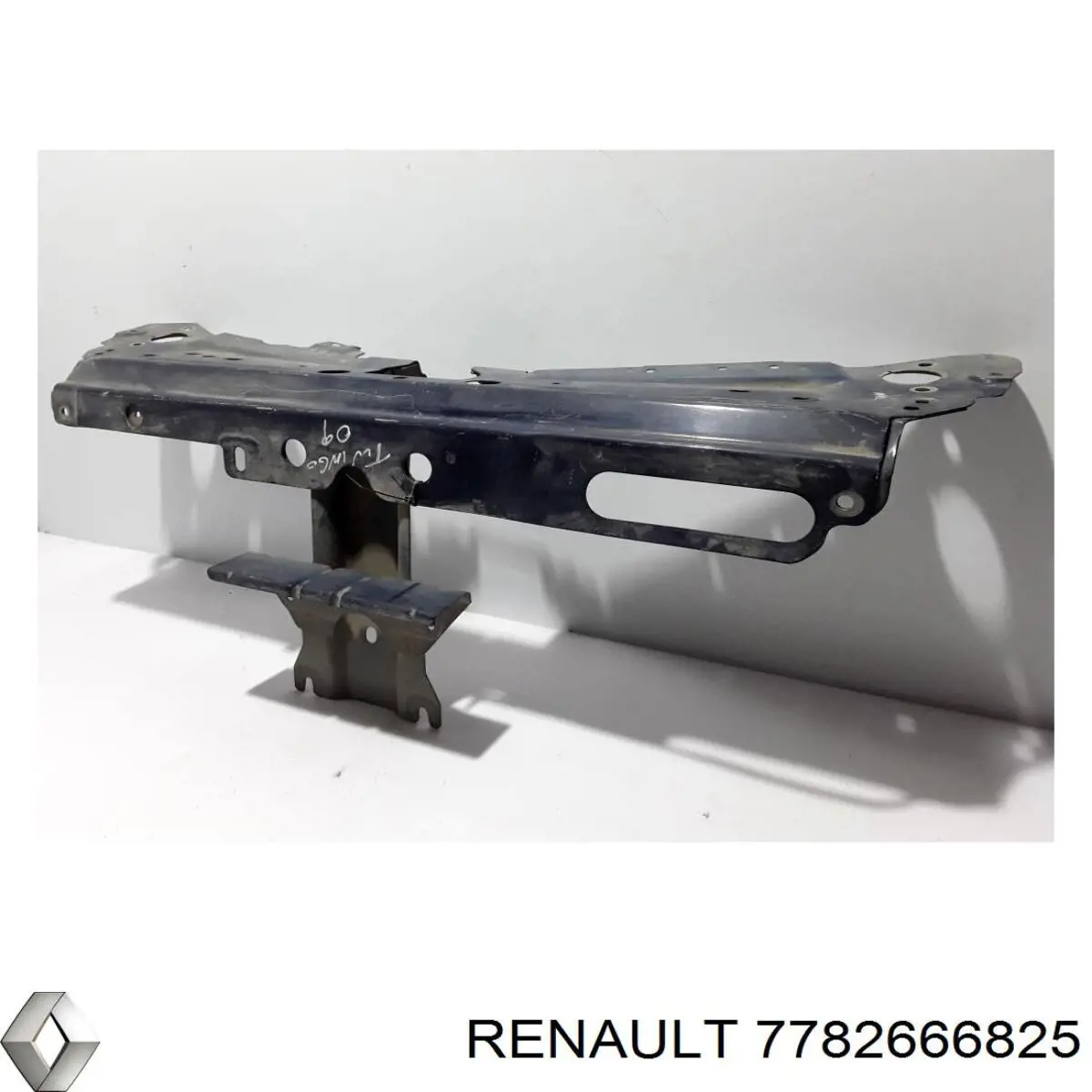 7782666825 Renault (RVI) Soporte para radiador superior